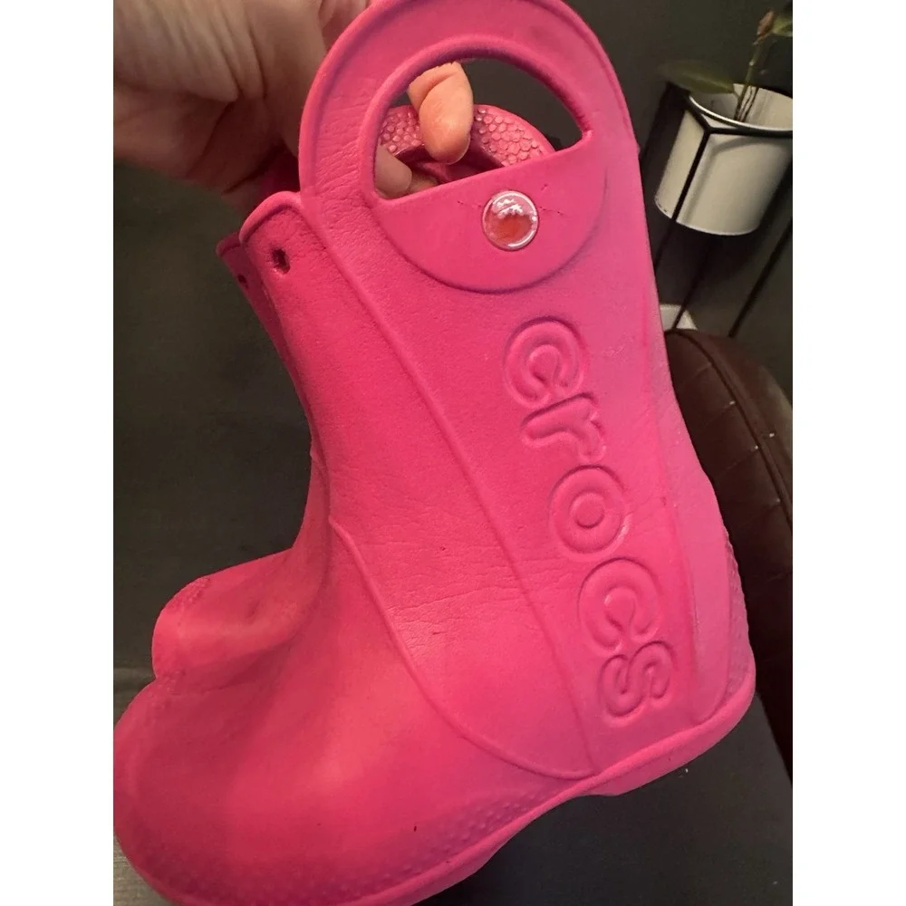 Crocs Pink Rain Boots Pull On Lightweight Rubber Girls Size 9